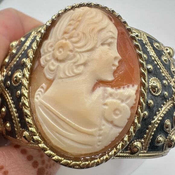 Amedeo 14k gold plated black enamel genuine carved shell cameo bangle bracelet - Picture 2 of 9